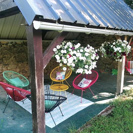 Les Gites De L'Etang De La Foret Brandivy Exterior photo