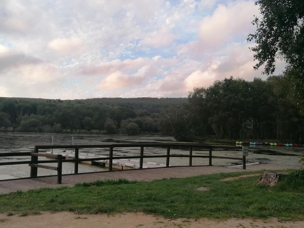 Les Gites De L'Etang De La Foret Brandivy Exterior photo