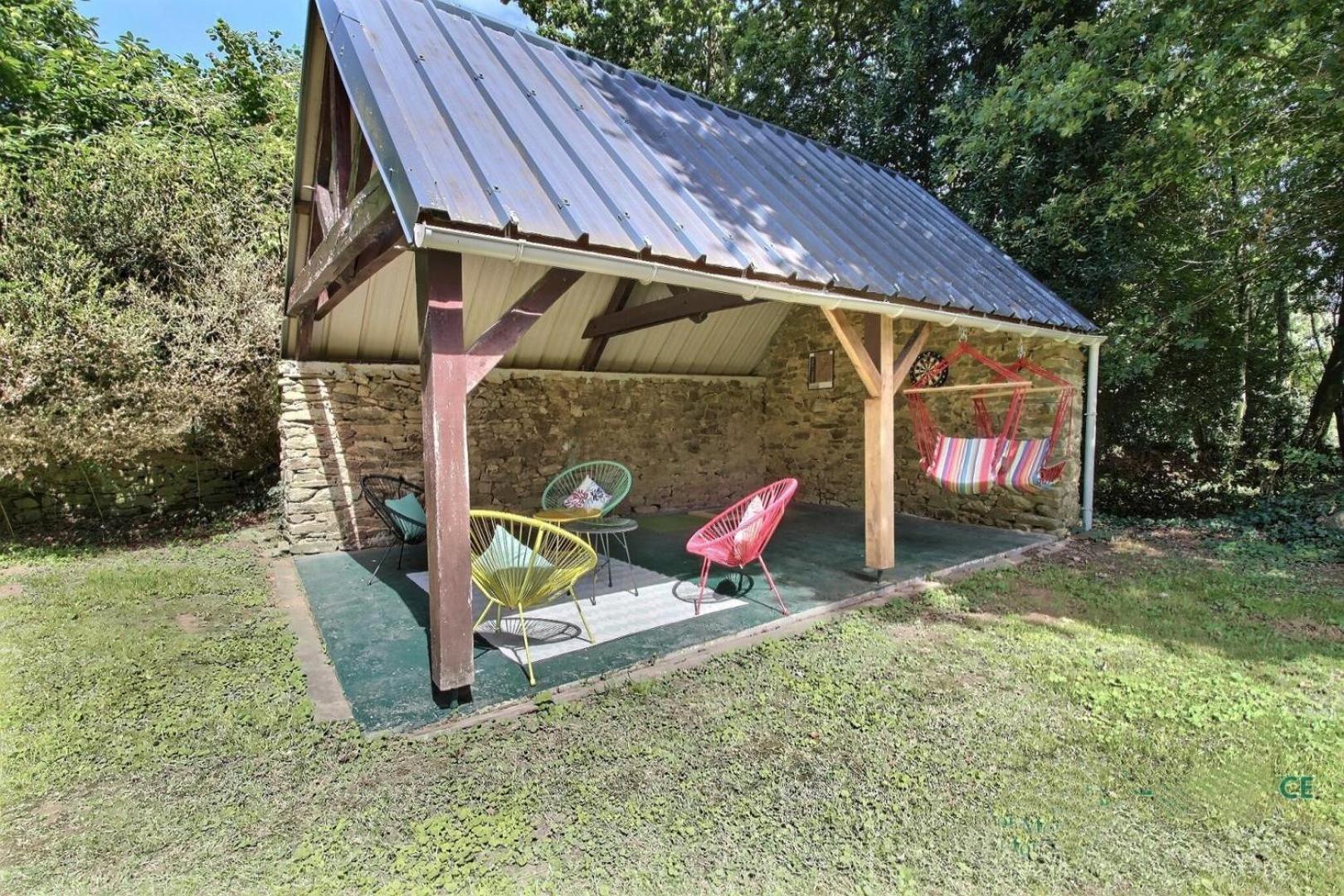 Les Gites De L'Etang De La Foret Brandivy Exterior photo