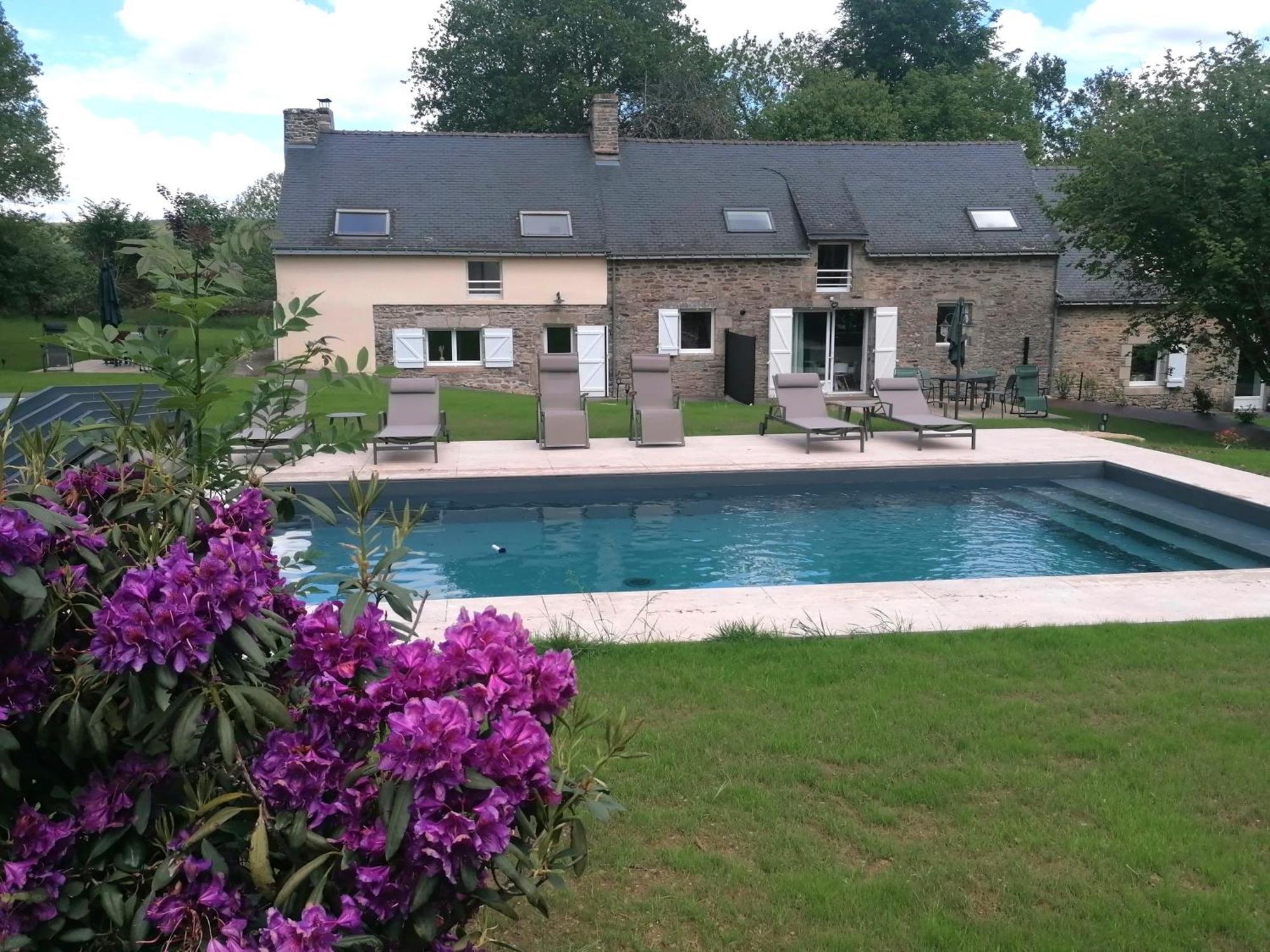 Les Gites De L'Etang De La Foret Brandivy Exterior photo